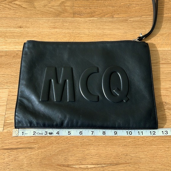 Authentic Alexander McQueen clutch. Black. ⭐️ Excellent condition! ⭐️ - Picture 8 of 9